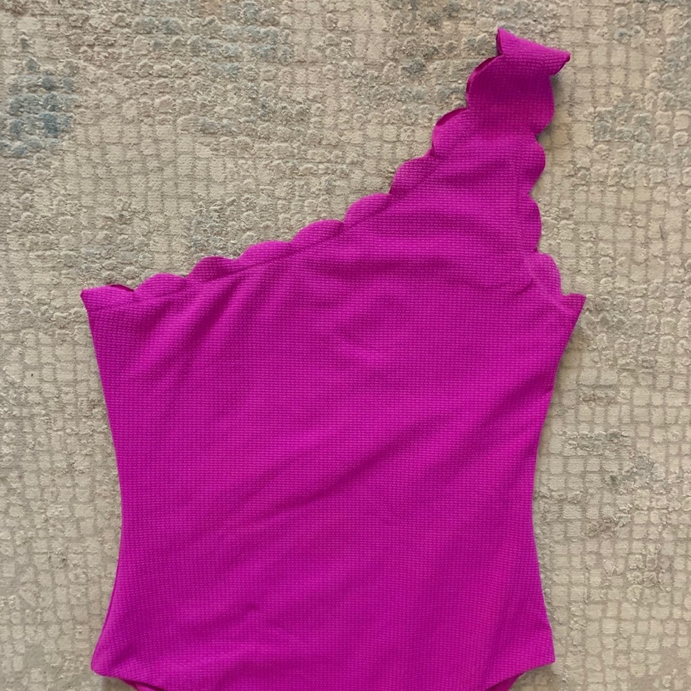 EUC Marysia one piece scalloped bathing suit